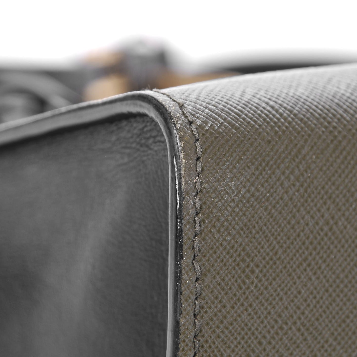 Saffiano City Calf Medium Esplanade Tote Militare Black