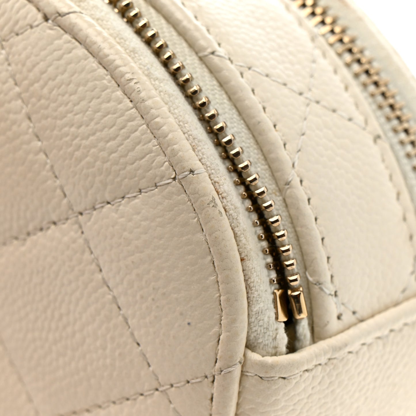 Caviar Quilted Round Handle With Care Vanity With Chain White