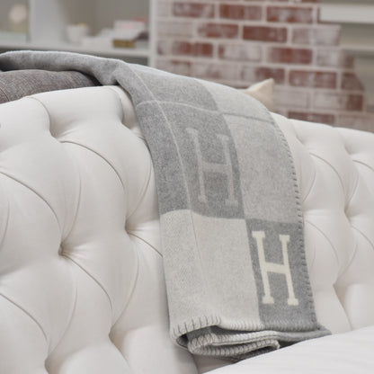 Hermes Wool Cashmere Avalon III Blanket Ecru Gris Clair 2 of 3