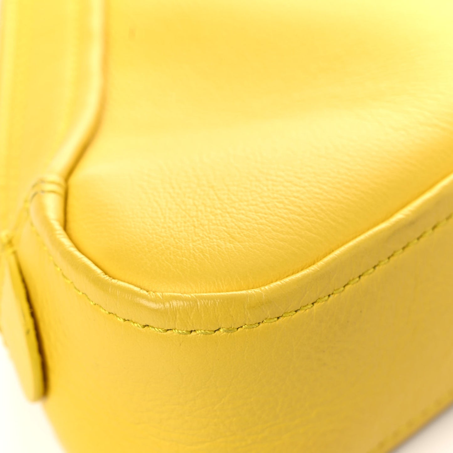 Shiny Day Calfskin Logo M Triangle Pouch Jaune Black