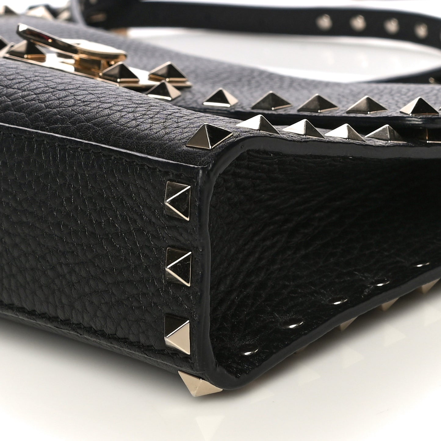 Pebbled Calfskin Medium Rockstud Flip Lock Crossbody Bag Black