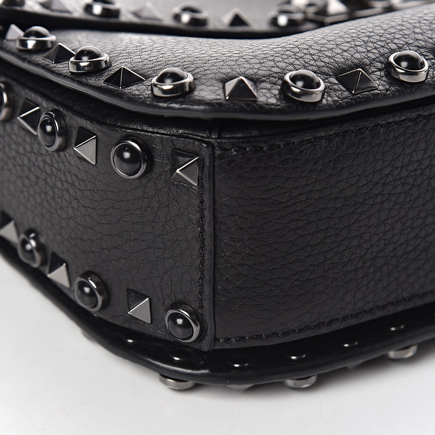 Pebbled Calfskin Onyx Medium Guitar Strap Rockstud Rolling Flap Saddle Bag Black