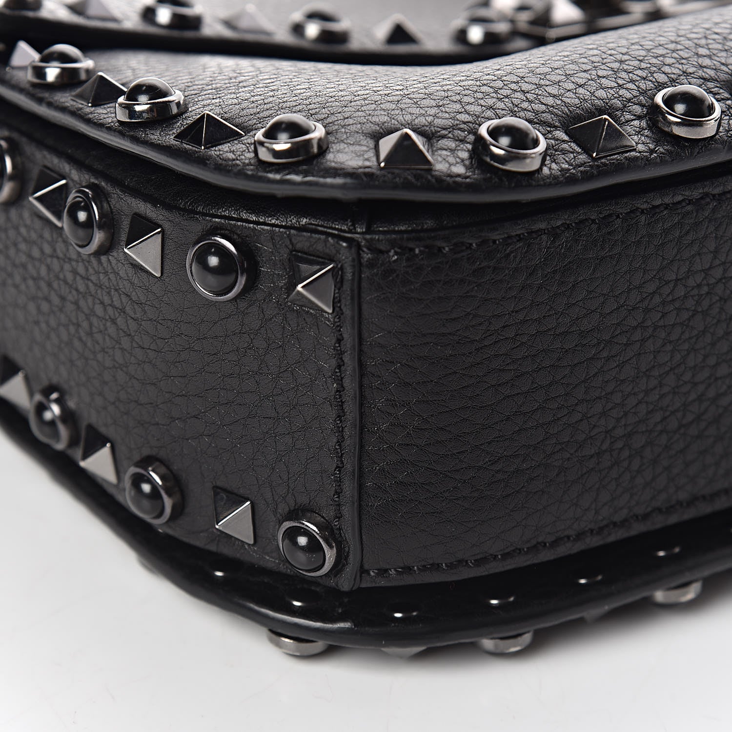 Valentino Garavani Pebbled Calfskin Onyx Medium Guitar Strap Rockstud Rolling Flap Saddle Bag Black 12 of 18