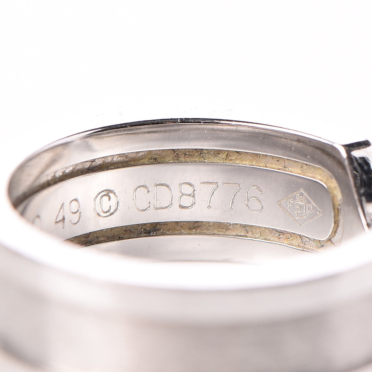 18K White Gold Diamond 6.5mm Logo De Ring 49 4.75