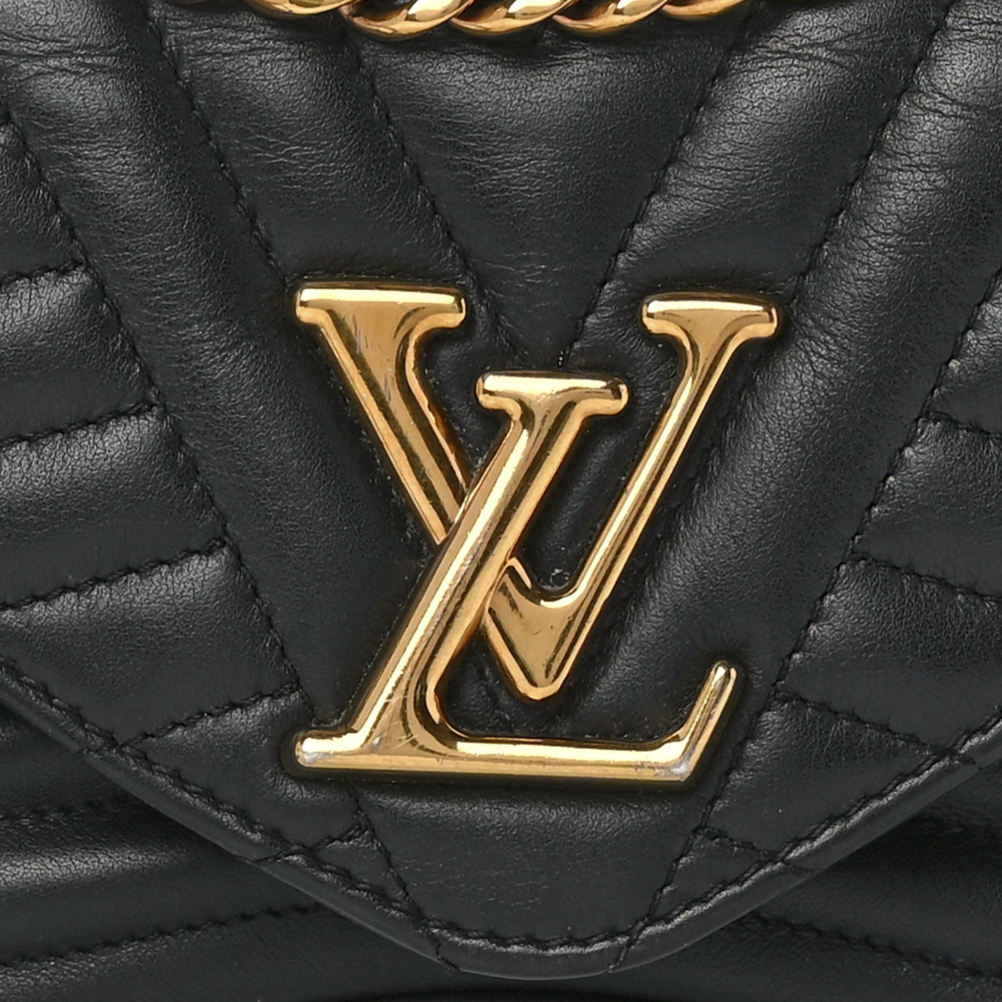 Calfskin New Wave Chain PM Black