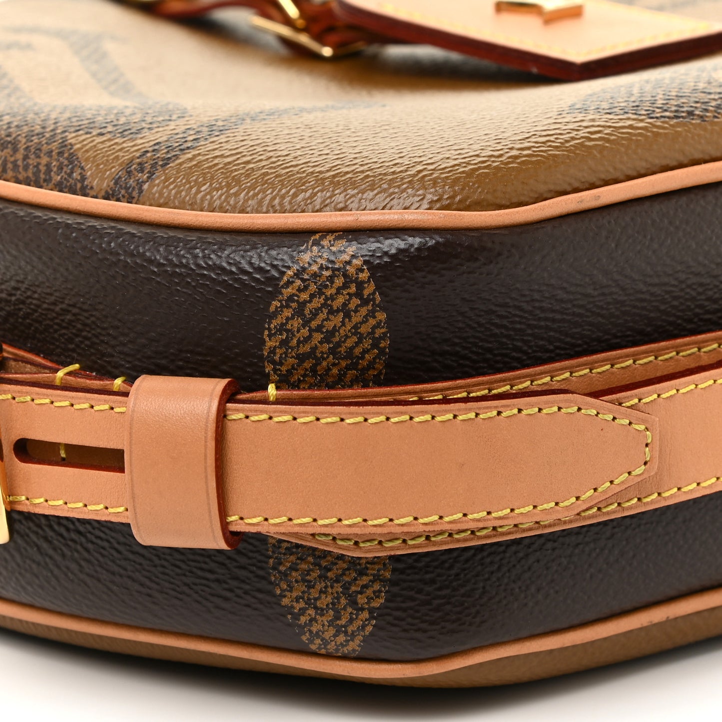 Reverse Monogram Giant Boite Chapeau Souple