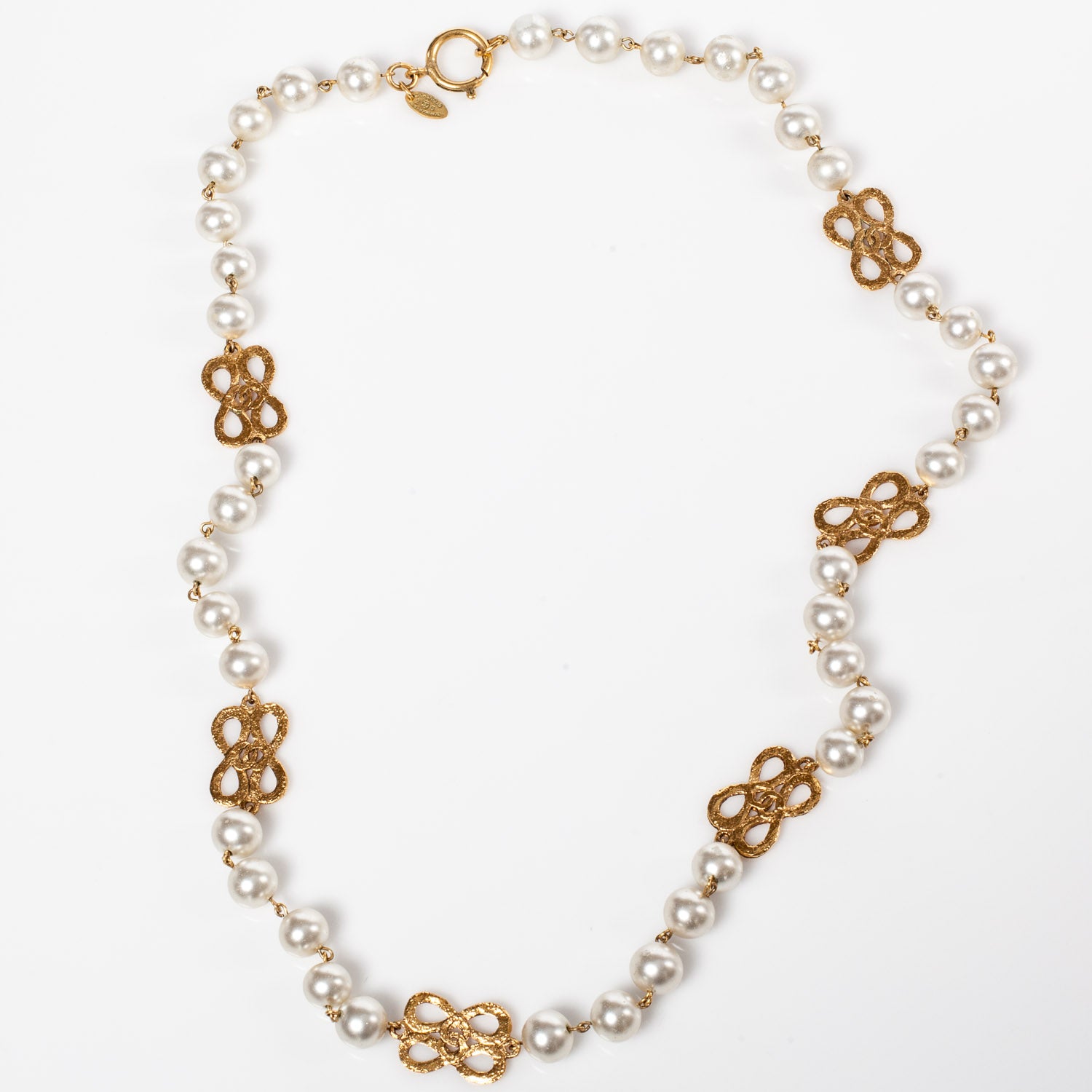 Chanel Pearl Necklace Gold 5 of 5