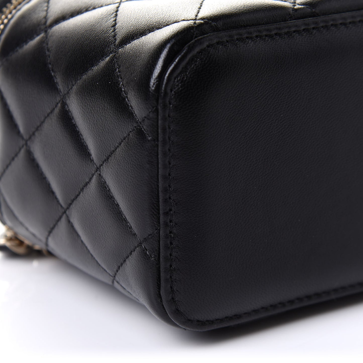 Lambskin Quilted Small Top Handle Vanity Case With Chain Black