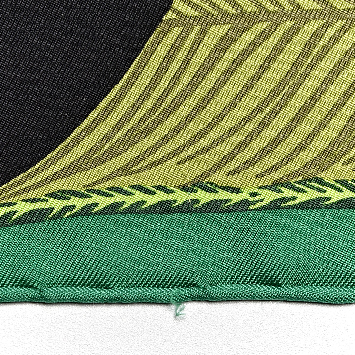 Silk Zebra Pegasus Scarf 90 Emeraude Fuchsia Vert