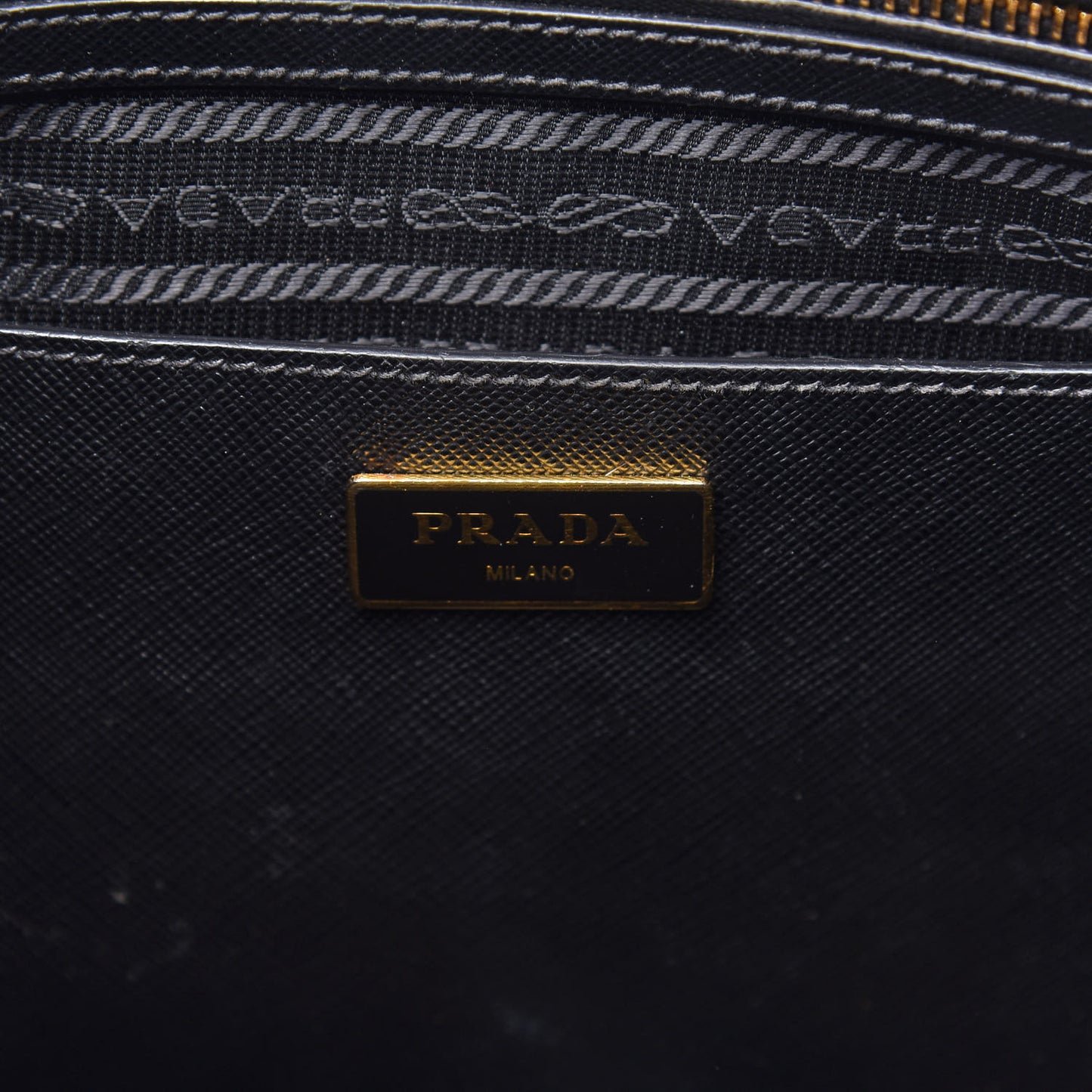 Saffiano Medium Galleria Double Zip Tote Black