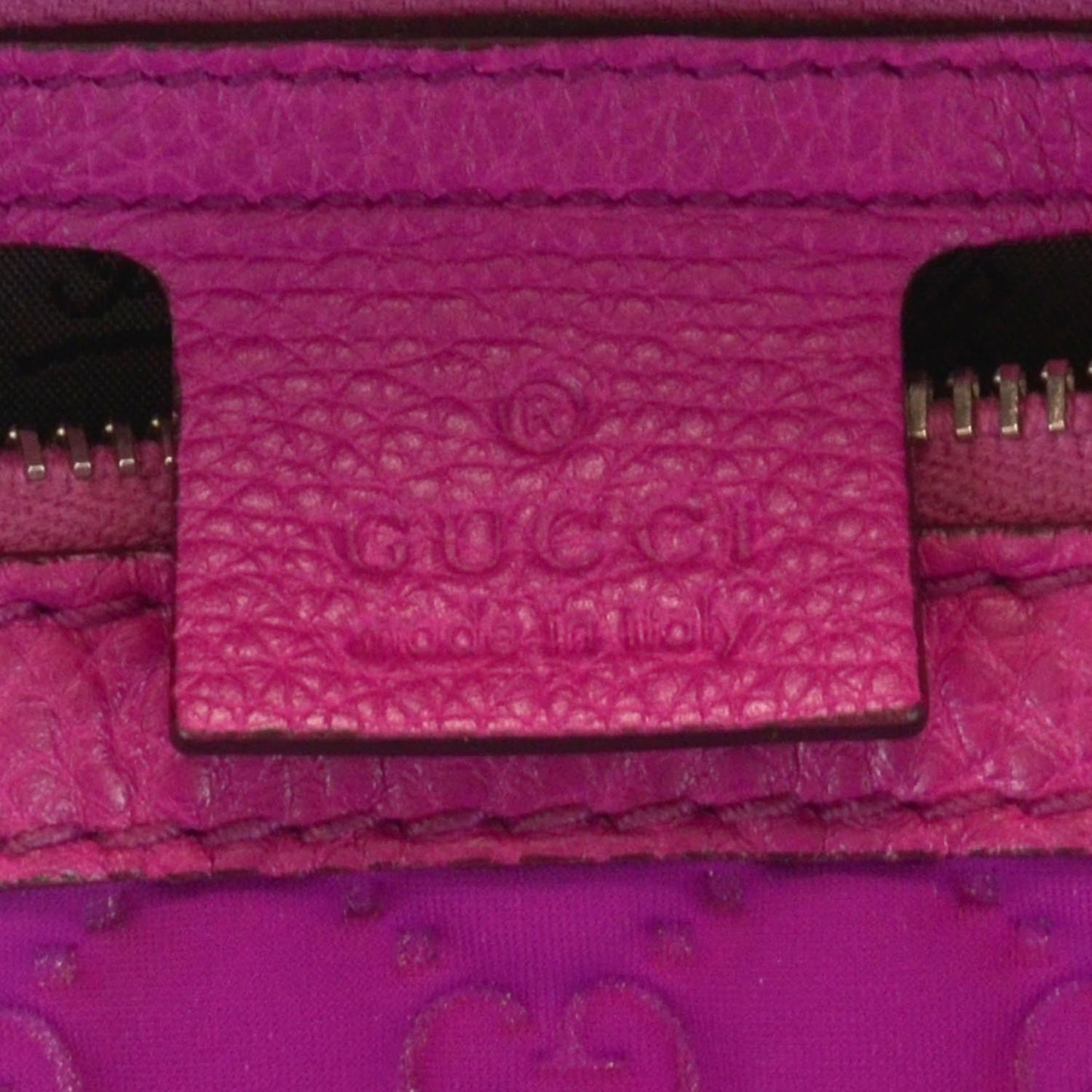 Guccissima Neoprene Techno Tag Medium Boston Magenta