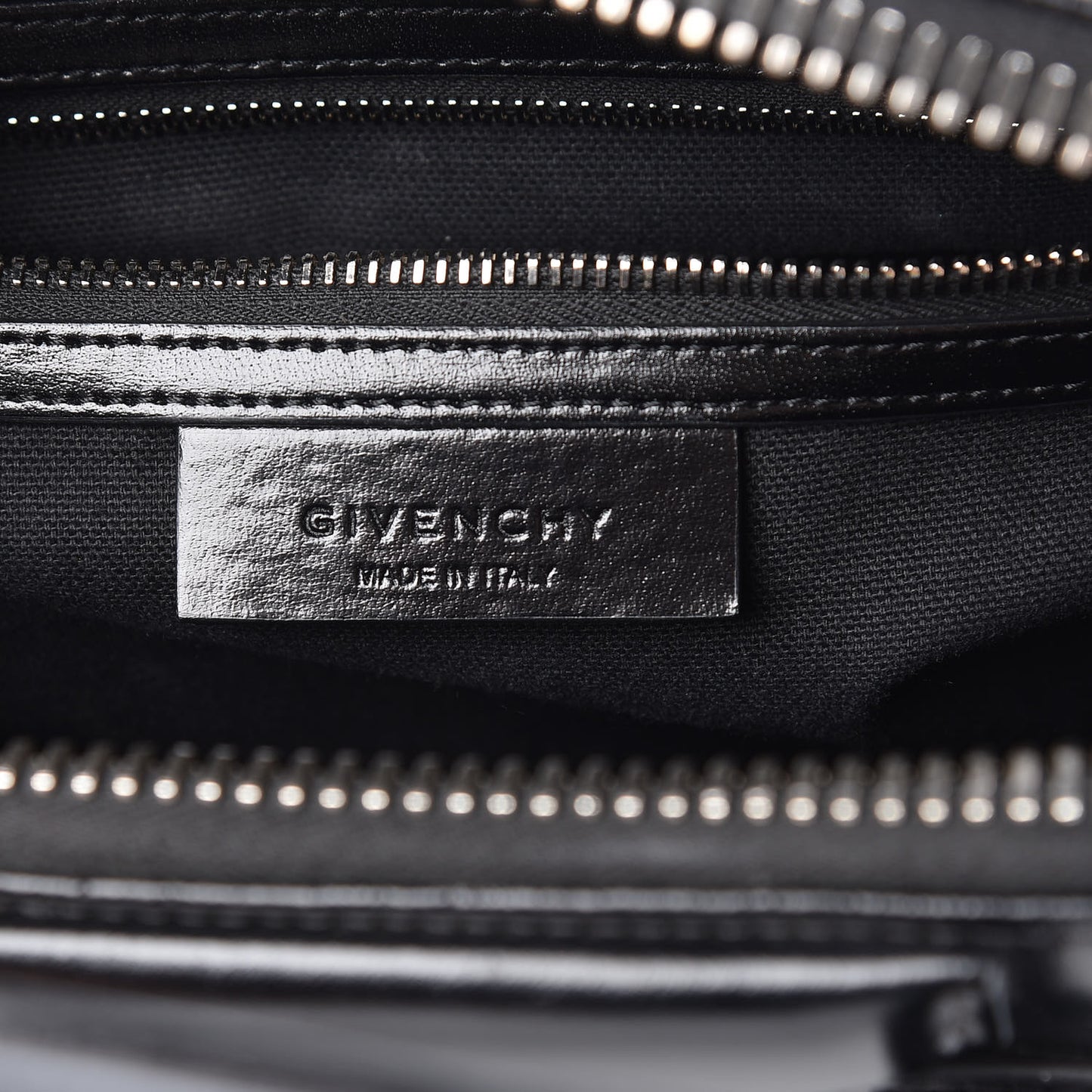 Shiny Lord Calfskin Small Antigona Black