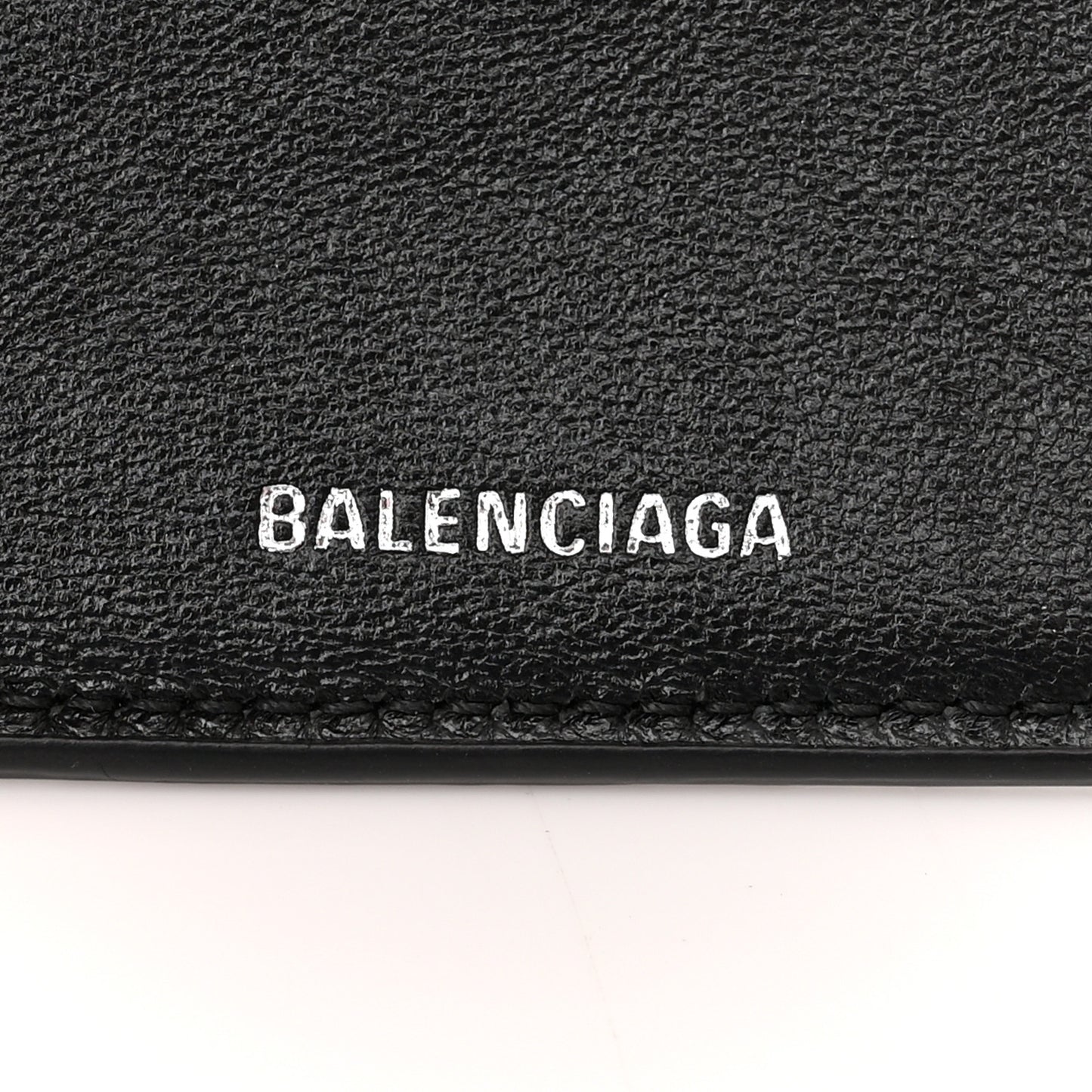 Grained Calfskin Logo Mini Cash Wallet On Chain Black White