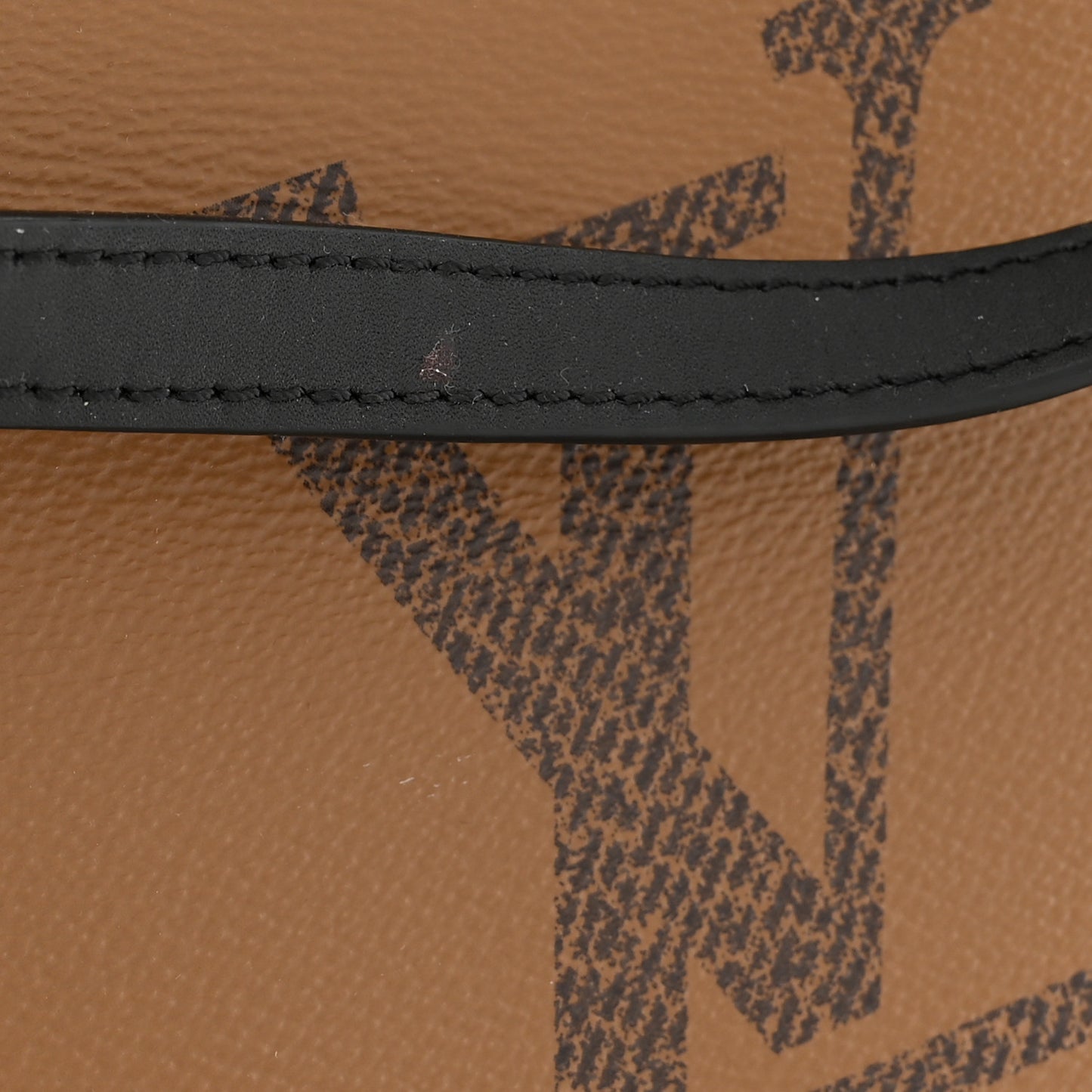 Reverse Monogram Giant Onthego MM
