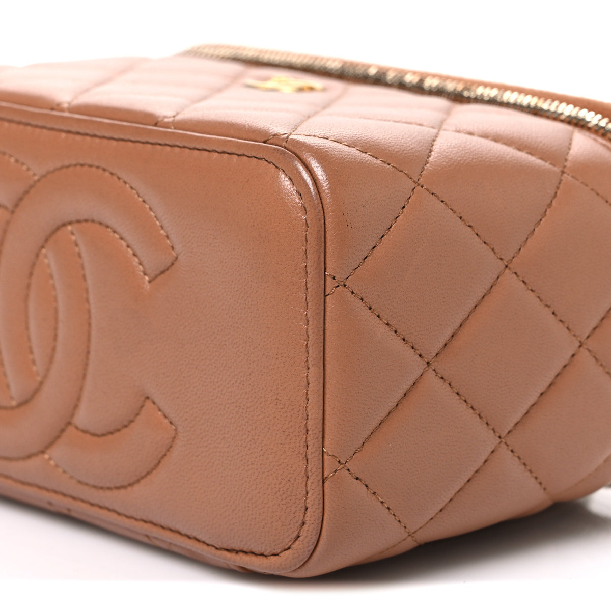 Lambskin Quilted Pearl Crush Small Vanity Case With Chain Brown