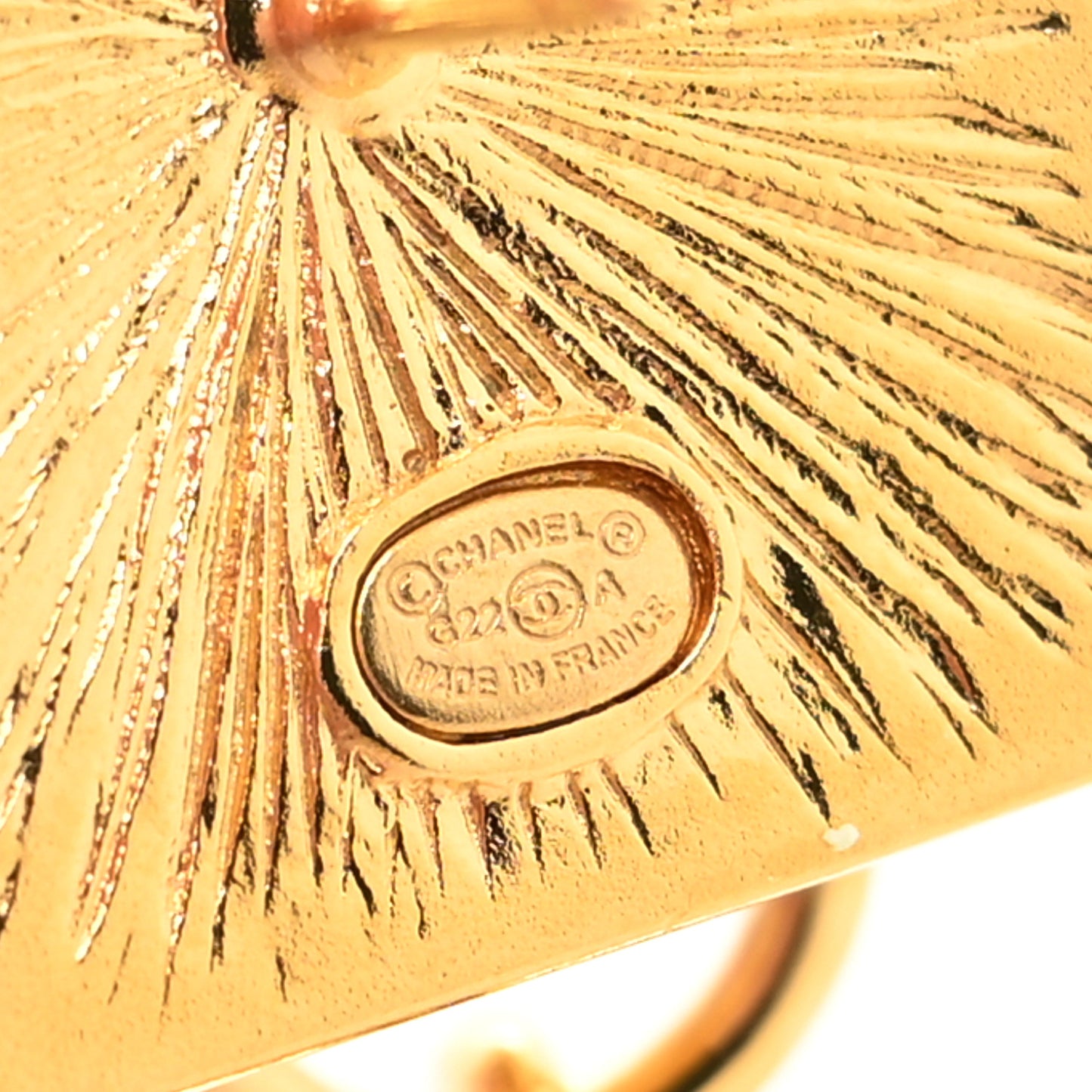 Metal CC Lion Earrings Gold