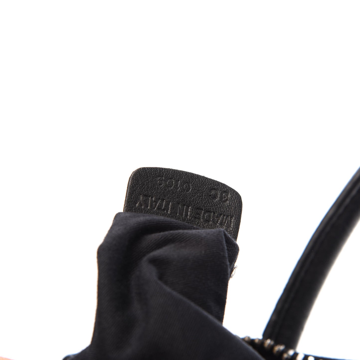 Sugar Goatskin Medium Antigona Black