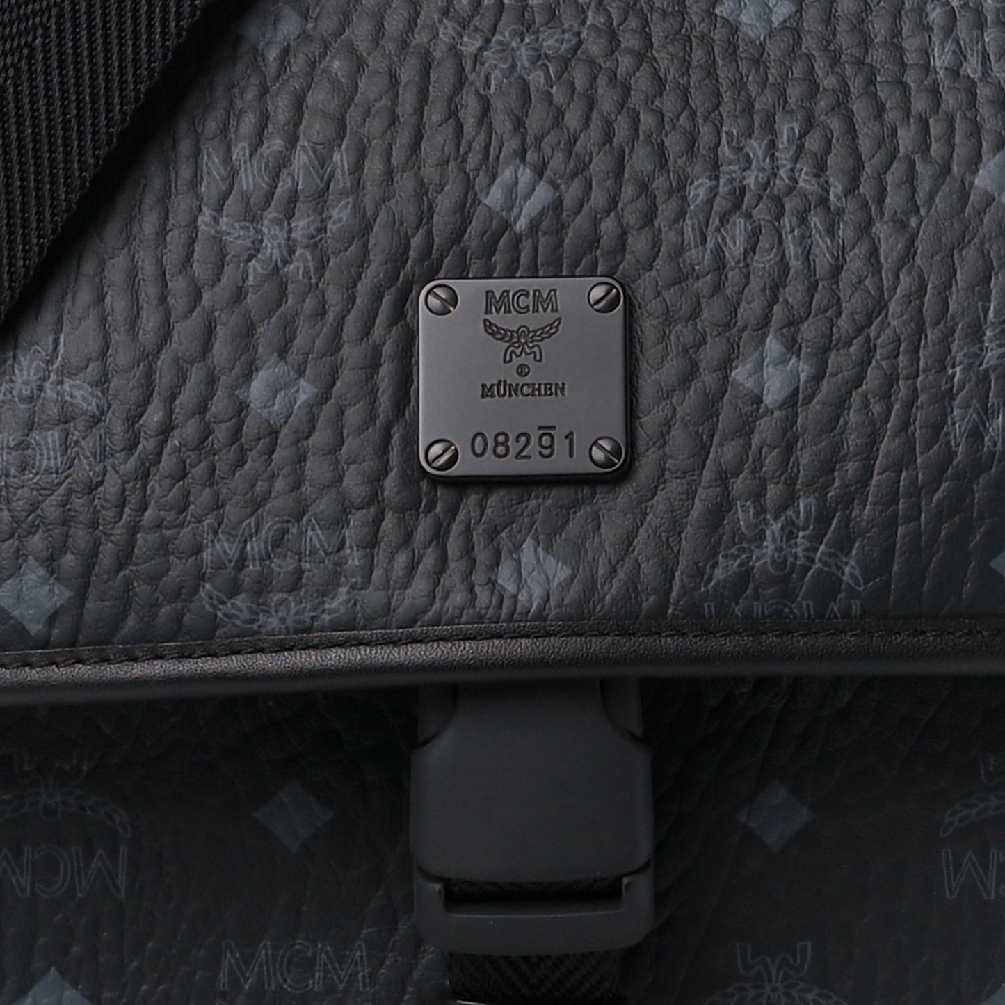Visetos Medium Klassik Messenger Bag Black