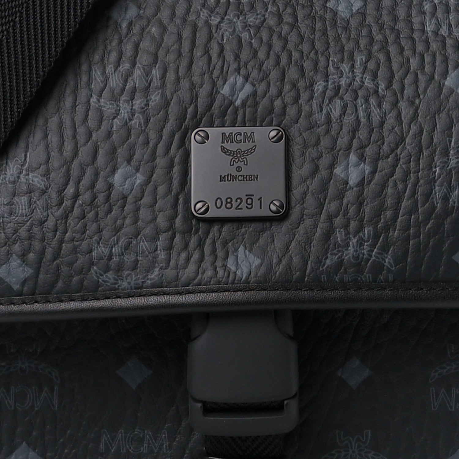 MCM Visetos Medium Klassik Messenger Bag Black 8 of 11