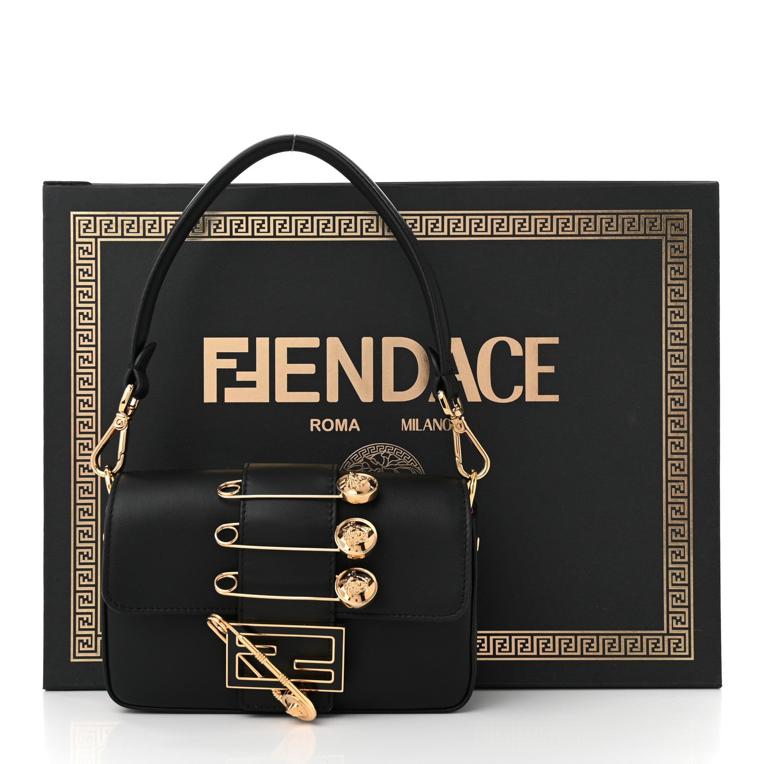 Fendi ブローチ 黒・金 Fendi ブローチ 黒・金 Fendi ブローチ 黒・金 ハイブランド勢揃い!秋