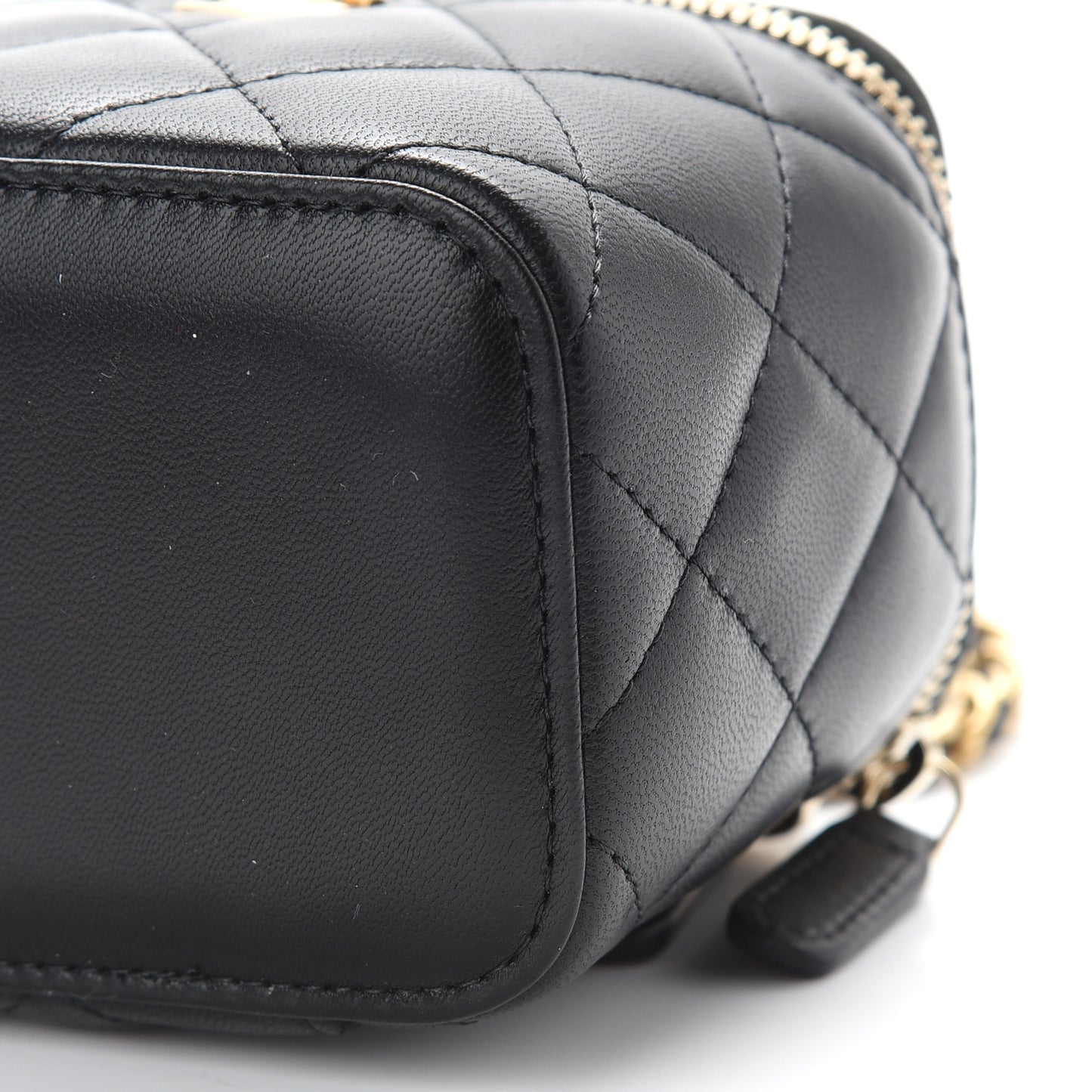 Lambskin Quilted Mini Pearl Crush Vanity Case With Chain Black