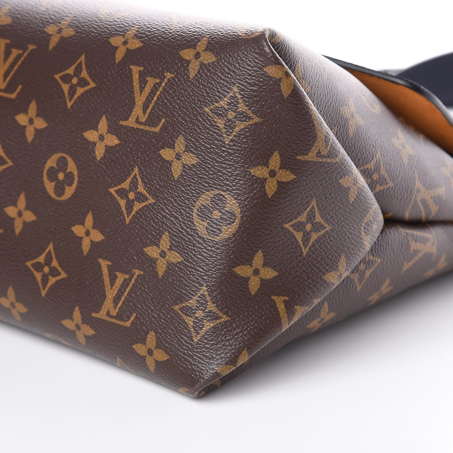 Monogram Beaubourg MM Safran Imperial