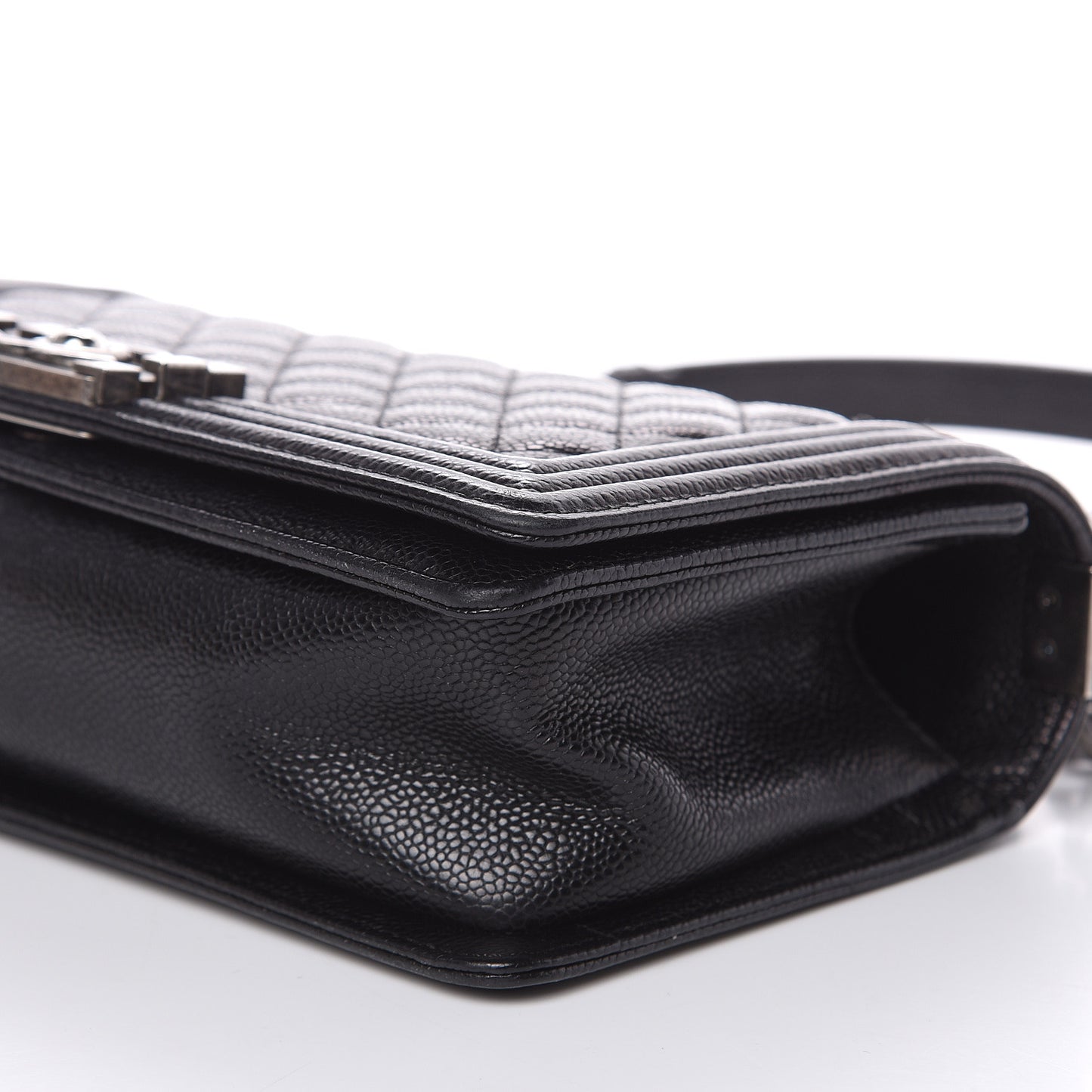 Caviar Quilted Medium Boy Flap Black