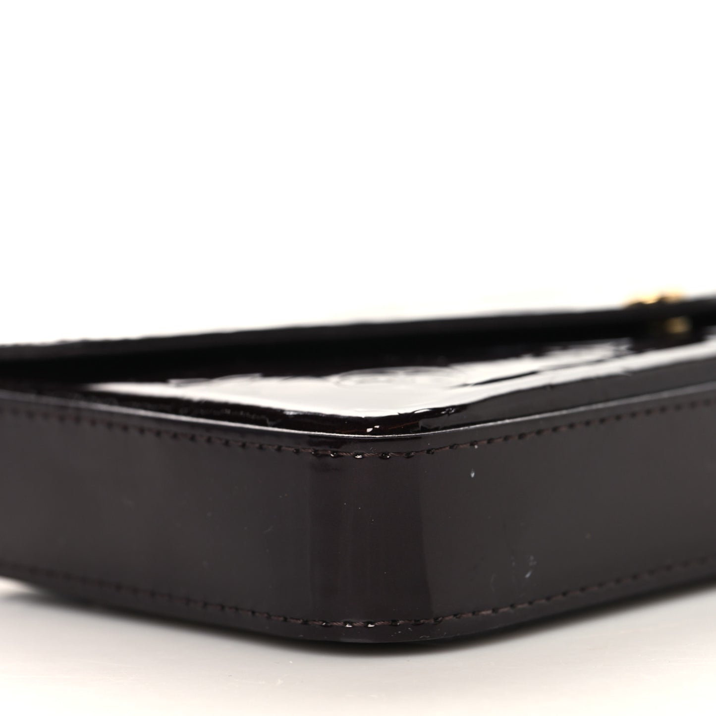 Vernis Pochette Felicie Chain Wallet Amarante