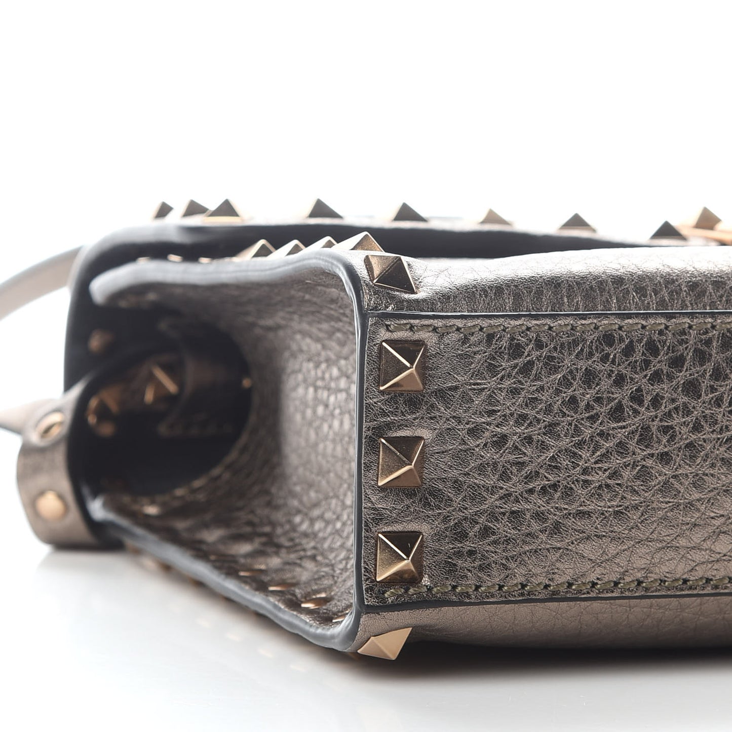Metallic Pebbled Calfskin Medium Rockstud Flip Lock Crossbody Bag Sasso