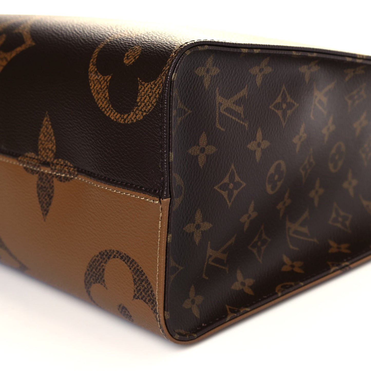Reverse Monogram Giant Onthego MM