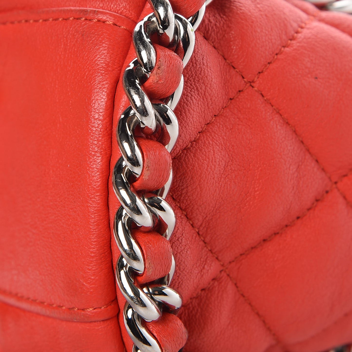 Washed Lambskin Chain Around Hobo Red