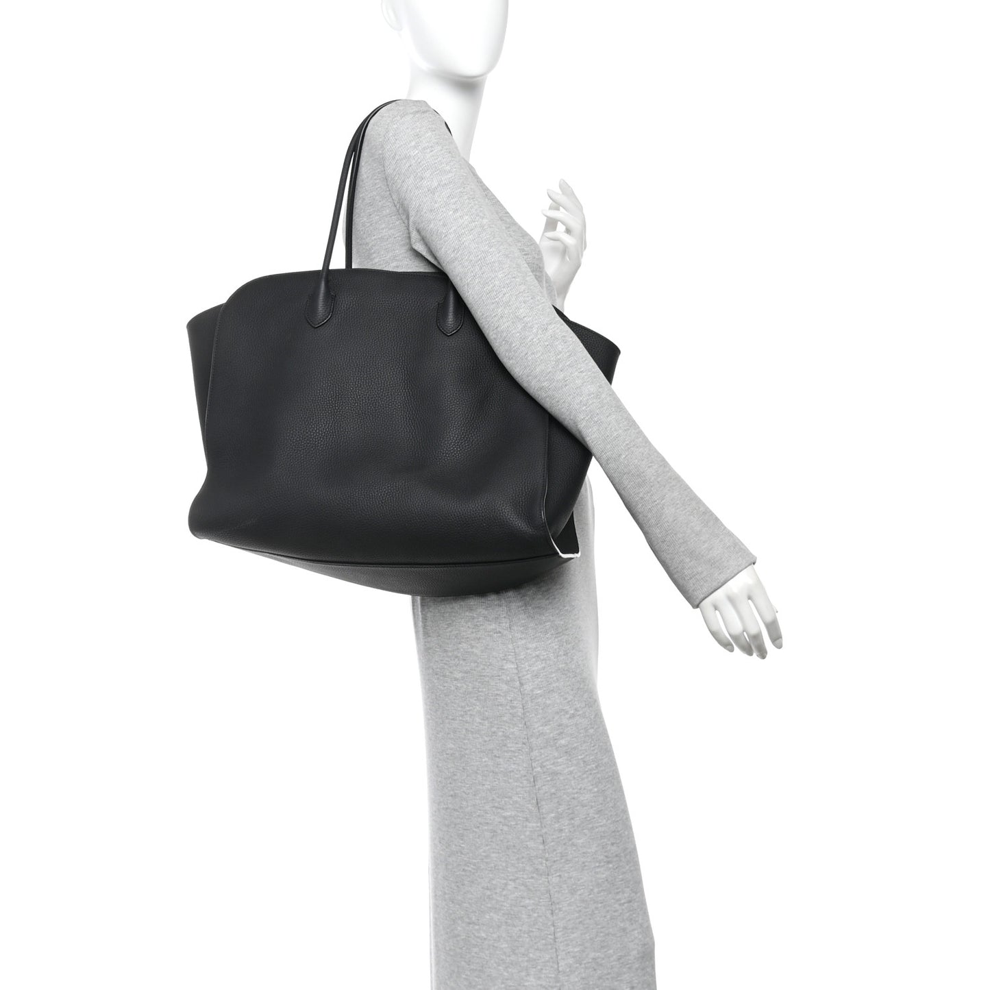 Matte Grained Calfskin Marlo 17 Black
