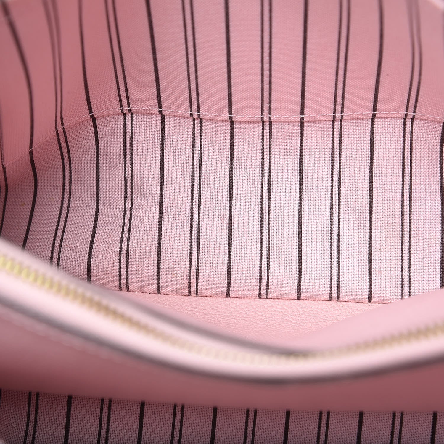 Louis Vuitton Empreinte Montaigne MM Rose Ballerine 4 of 17