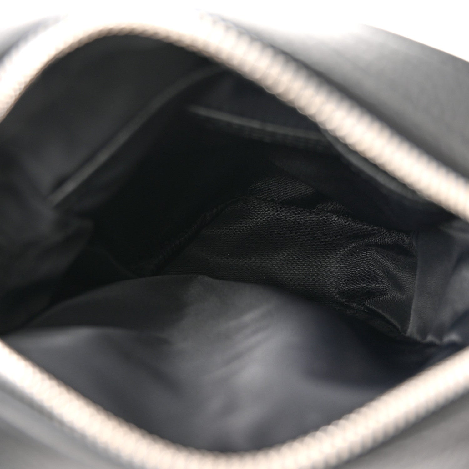 Burberry Pebbled Calfskin Logo Embossed Thornton Messenger Bag Black 5 of 11