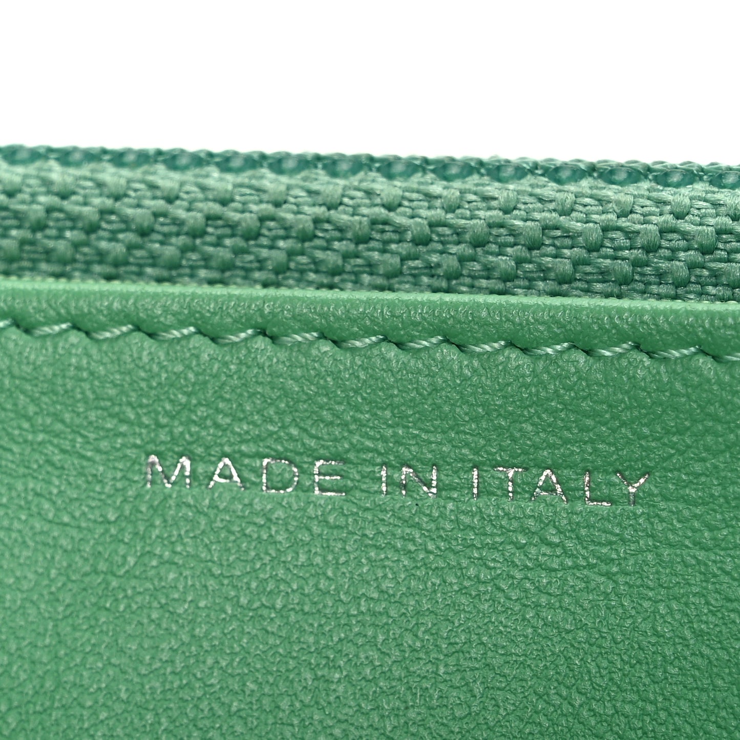 Caviar Chevron Quilted Wallet On Chain WOC Green