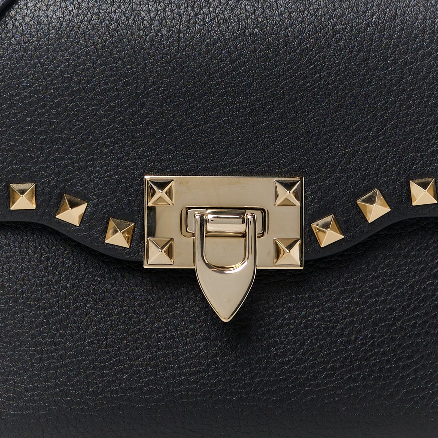 Pebbled Calfskin Medium Rockstud Flip Lock Crossbody Bag Black