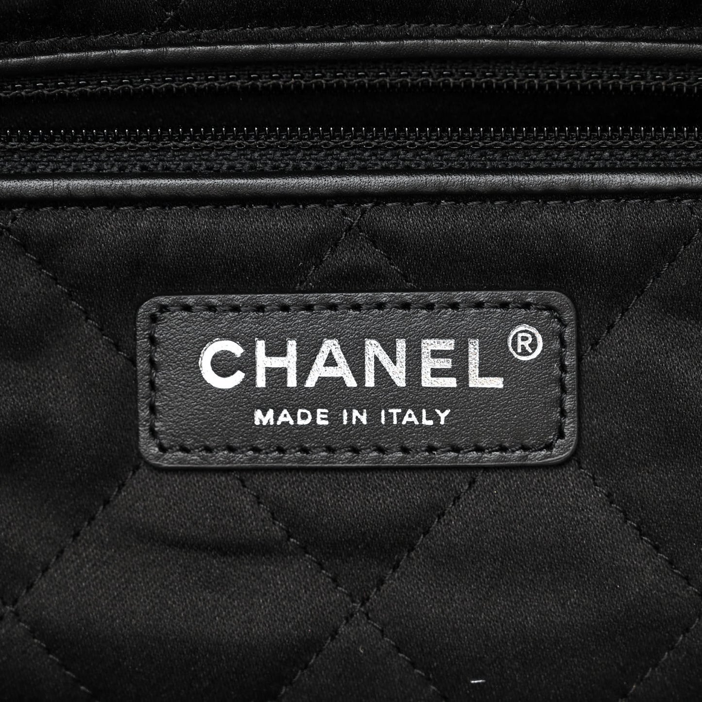 Shiny Calfskin Quilted Small Chanel 22 So Black