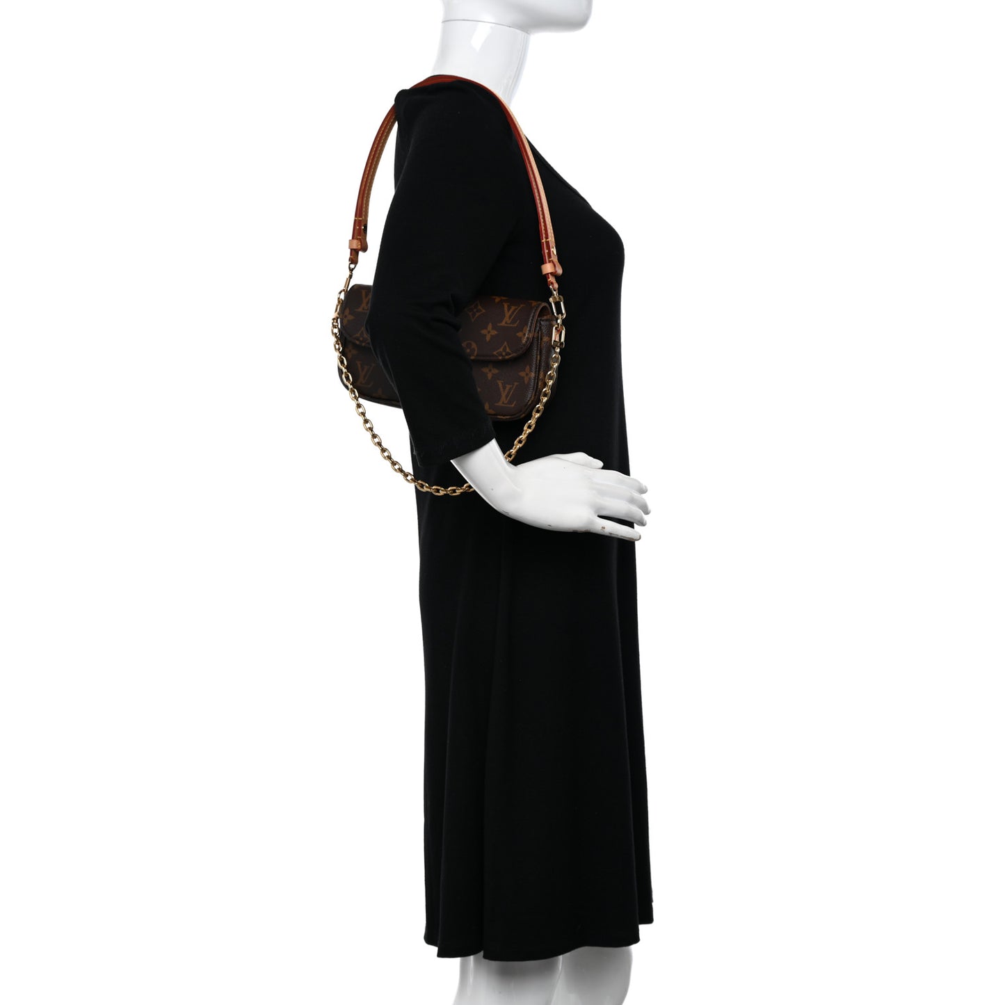 Monogram Ivy Wallet On Chain