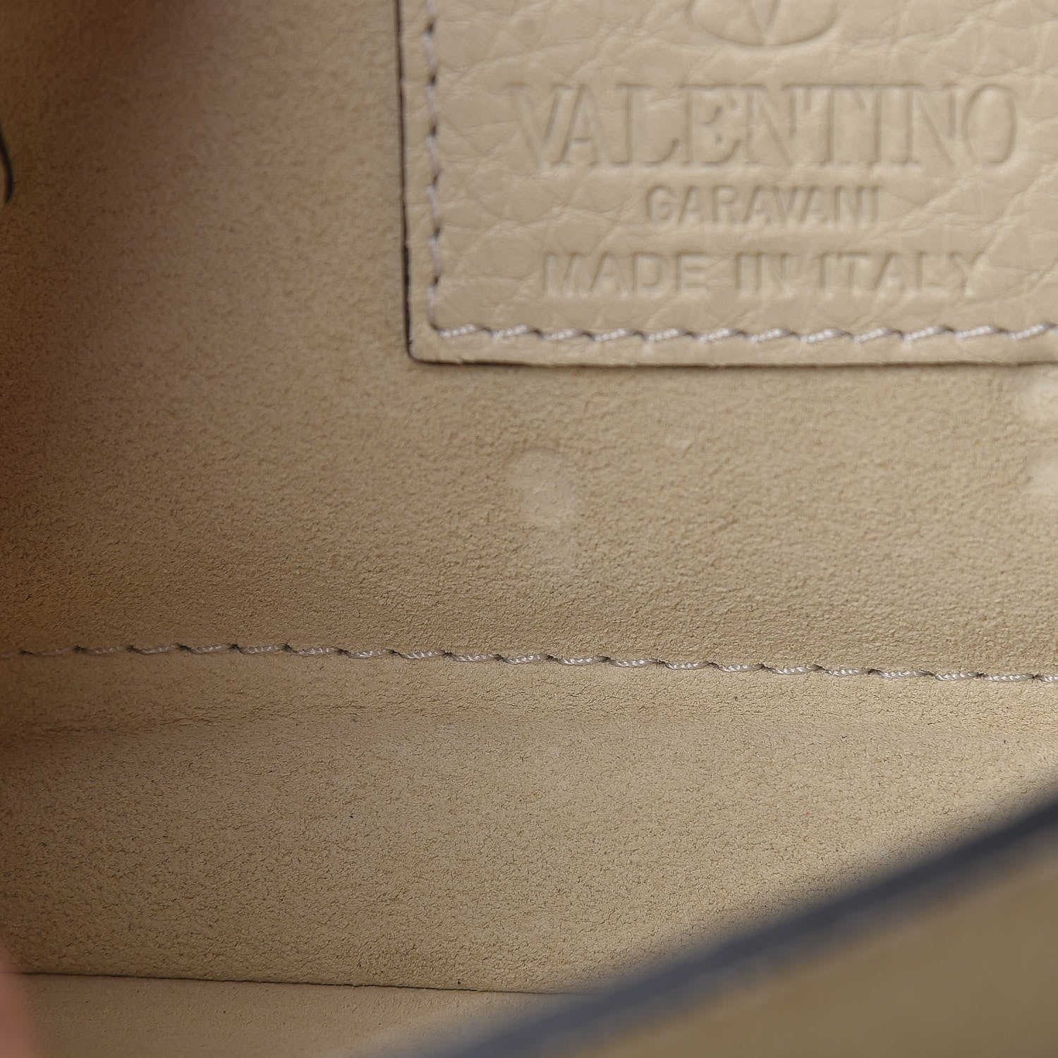 Valentino Garavani Pebbled Calfskin Rockstud Chain Clutch Light Ivory 7 of 14
