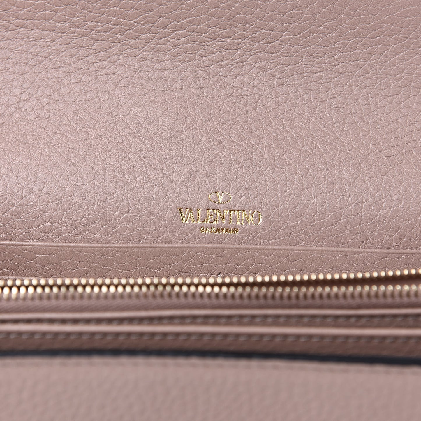 Pebbled Calfskin Rockstud Envelope Wallet on Chain Poudre