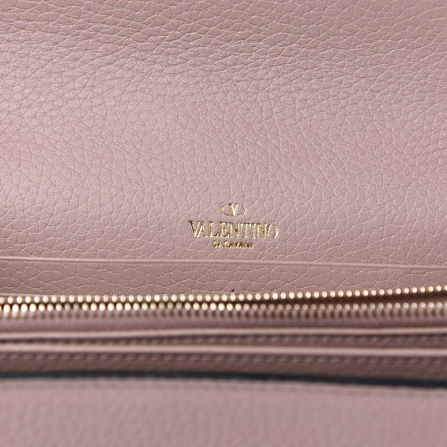 Valentino Garavani Pebbled Calfskin Rockstud Envelope Wallet on Chain Poudre 6 of 11
