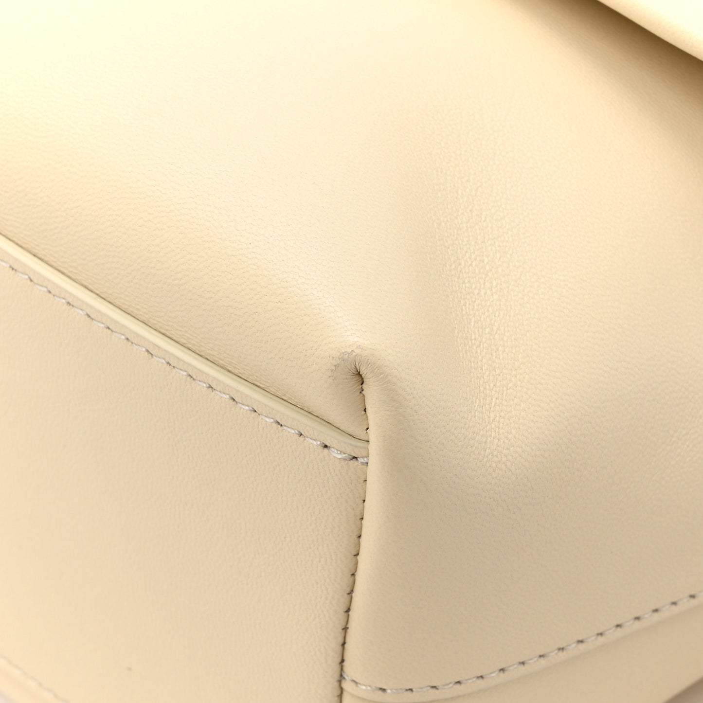 Smooth Calfskin Le Rond Carre Shoulder Bag Light Ivory