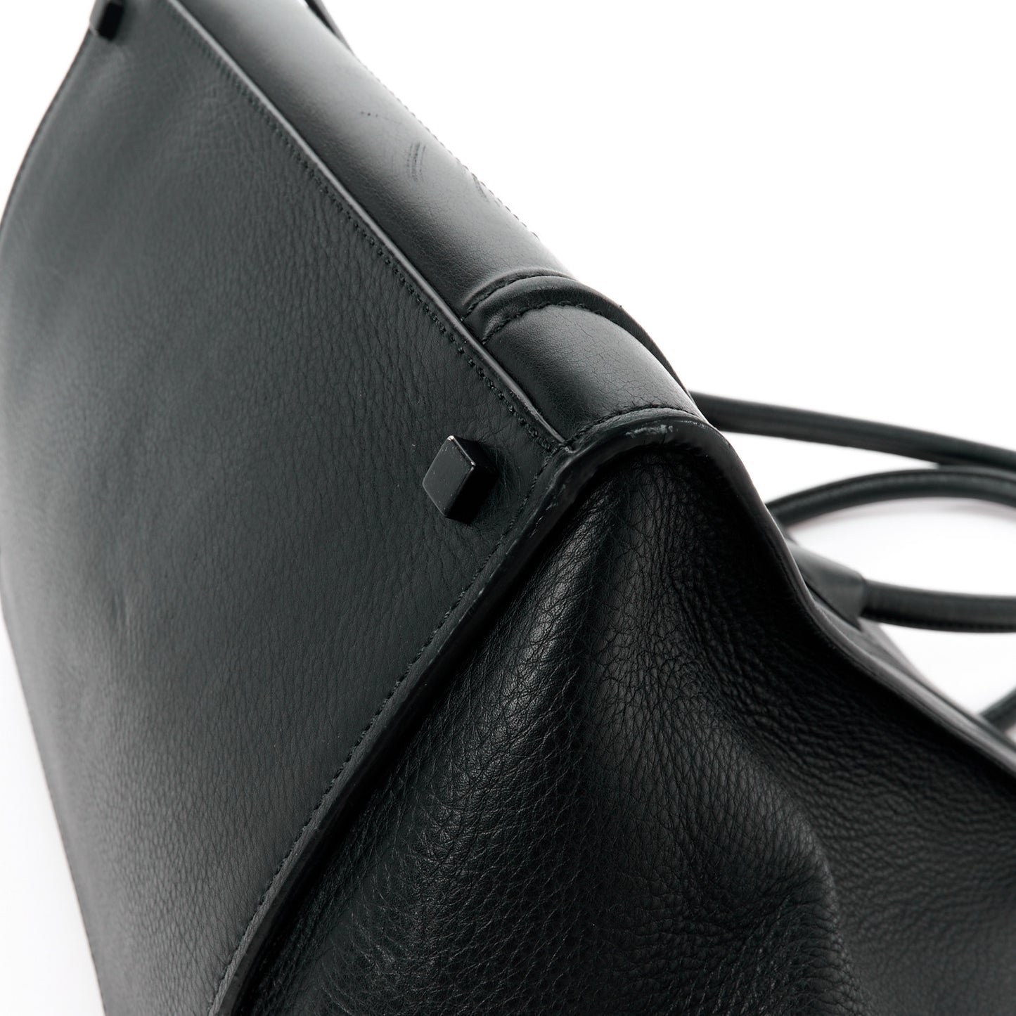 Smooth Calfskin Medium Phantom Luggage Black