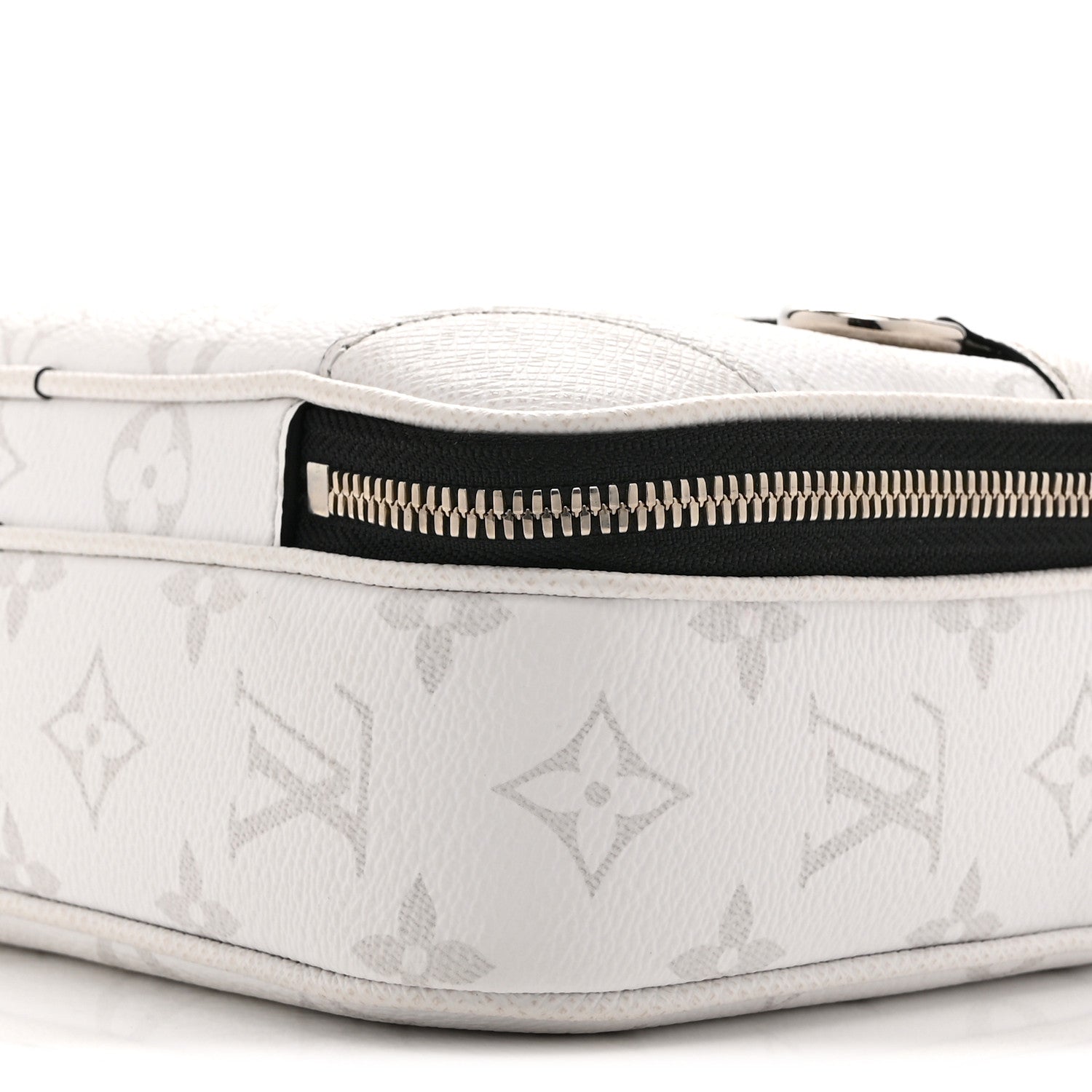 Louis Vuitton Taiga Monogram Alpha Messenger Optic White 10 of 10