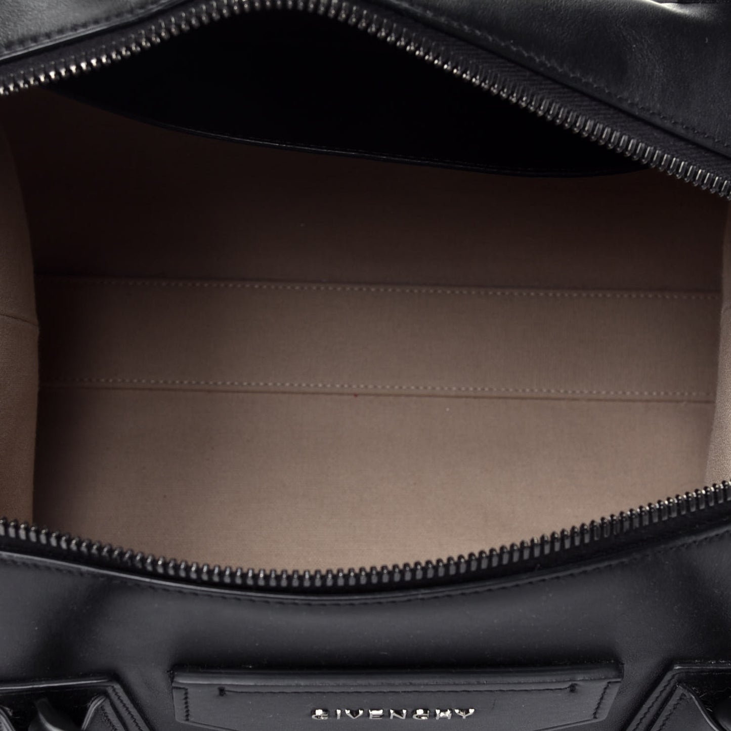 Smooth Calfskin Medium Soft Antigona Black