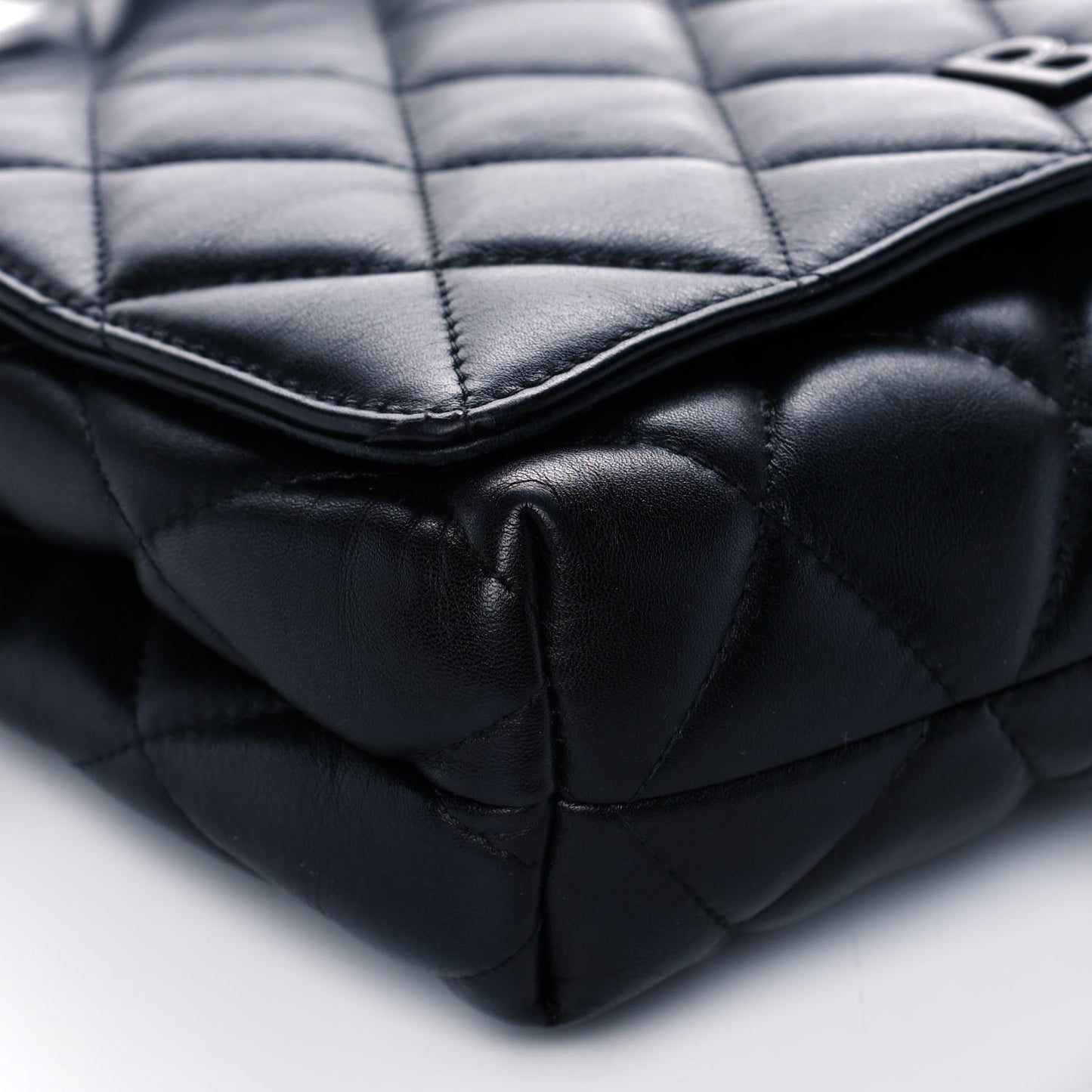 Nappa Calfskin Quilted Medium Touch B Shoulder Bag Black