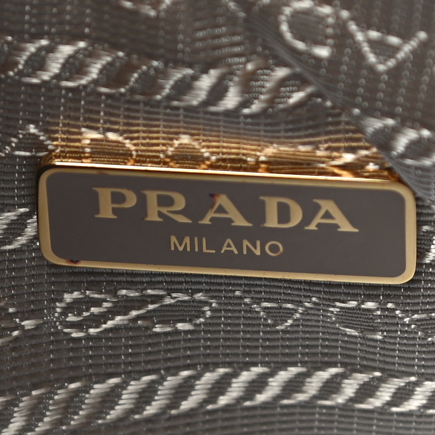 Saffiano Re-Edition 2005 Shoulder Bag Cammeo Beige