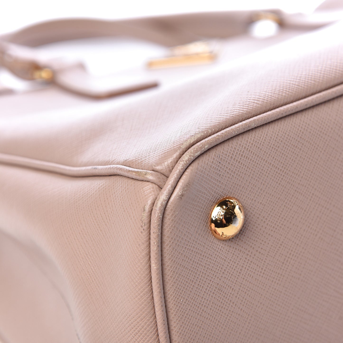 Saffiano Lux Medium Tote Cammeo