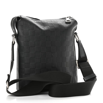 Louis Vuitton Damier Infini Discovery Messenger BB Onyx 3 of 15