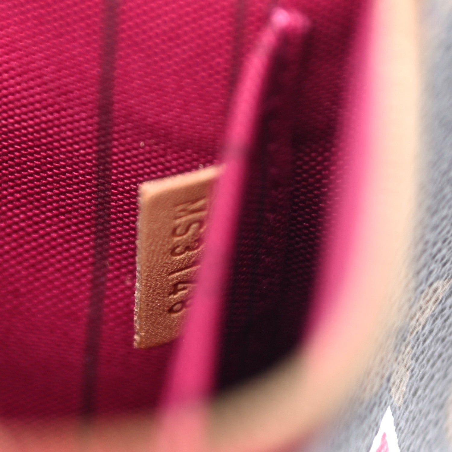 Louis Vuitton Monogram World Tour Neverfull MM GM Pochette 7 of 12